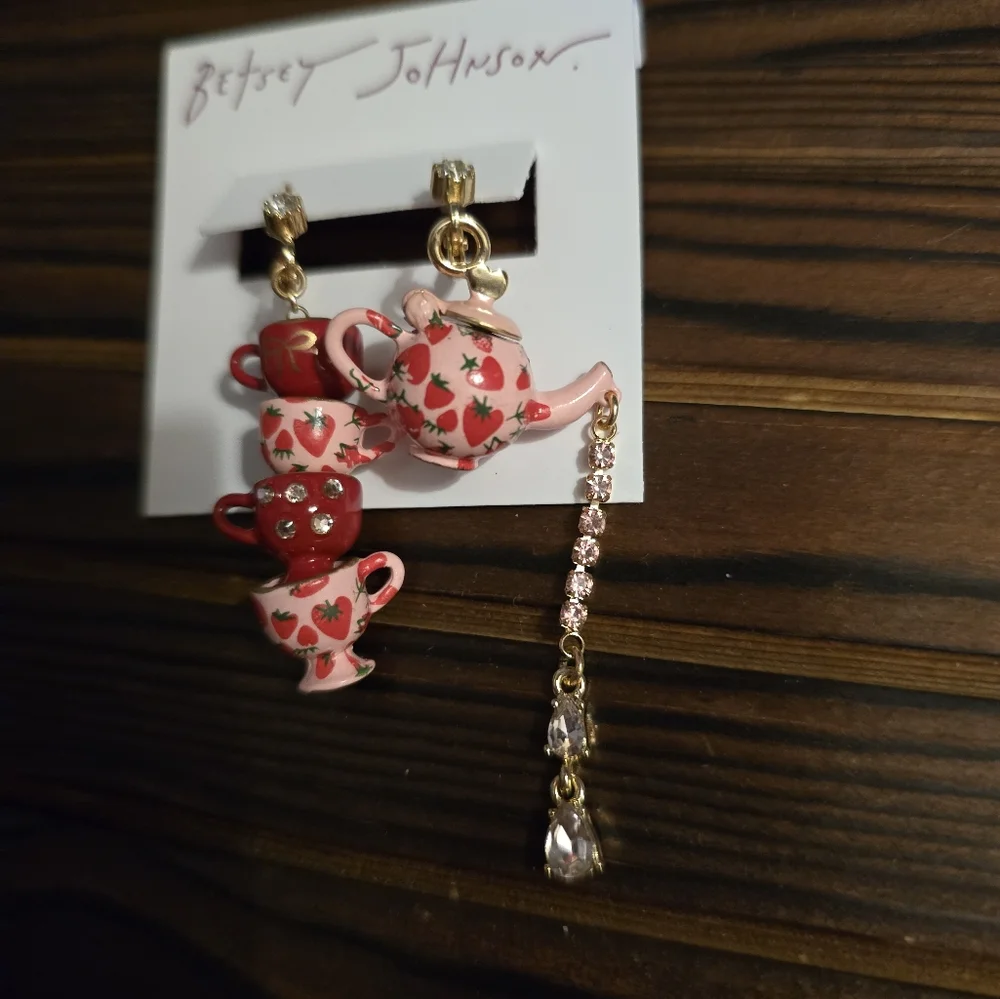 Betsey Johnson Mismatched Teapot and tea cup dangle earrings! - Picture 11 of 15